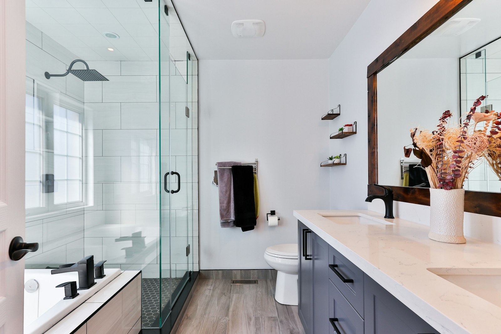 Baño con instalación de fontanería